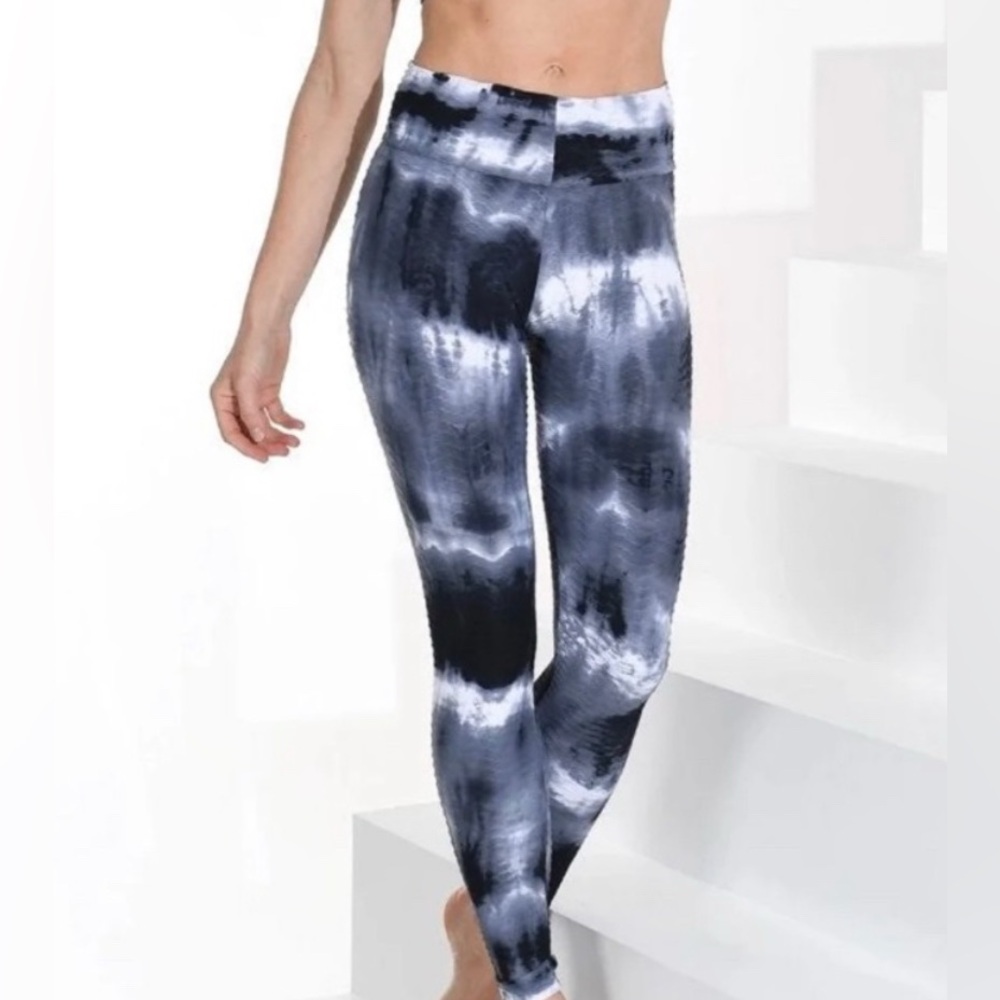 Booty by Brabants Black & White Tie Dye Original Leggings
